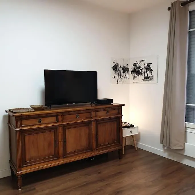 Charming & Practical Near Paris Apartment Gentilly France